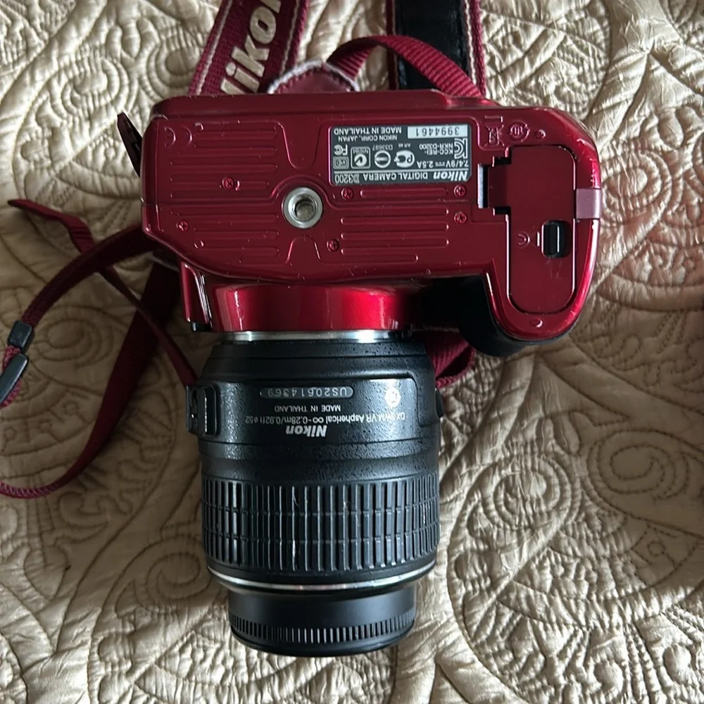 Nikon D3200 | 18-55mm lens | includes battery pack